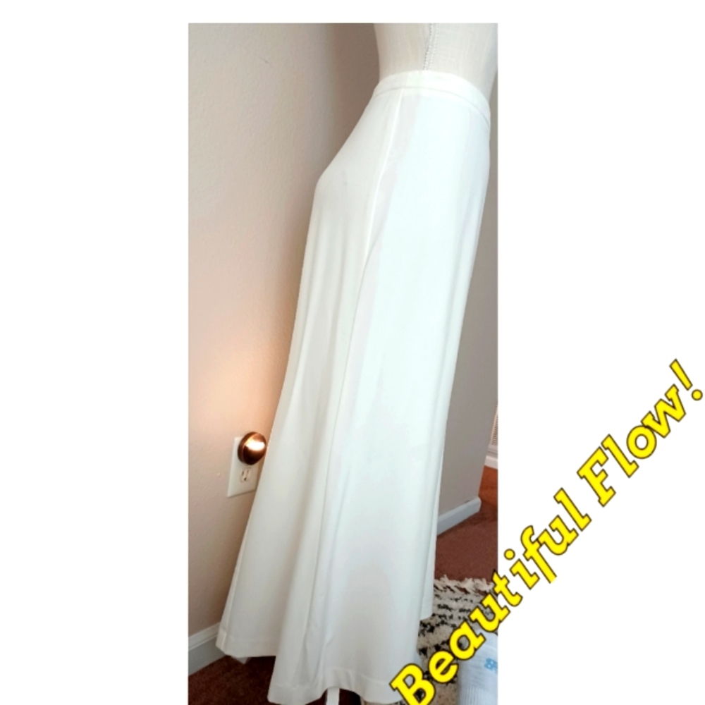 LIKE NEW* LONG IVORY TAILORED A-LINE SKIRT . SIZE 16W